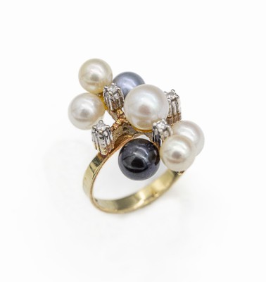 14 kt Gold Zuchtperlen-Diamant-Ring, GG 585/000, 7 Zuchtperlen in versch. Farben Durchm. ca. 4.8 -6.3 mm, 4 8/8-Diam. zus. ca. 0.09 ct Weiß/si ...