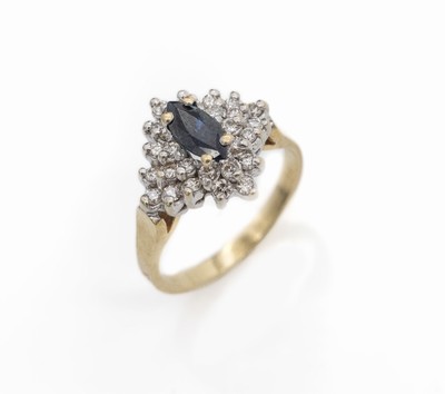 14 kt Gold Saphir-Brillant-Ring, GG/WG 585/000, 1 Saphir-Navette ca. 1.0 ct, 27 Brillanten zus. ca. 0.54 ct Weiß-l.get. Weiß/si-p, ca. 4.0 g, RW 52