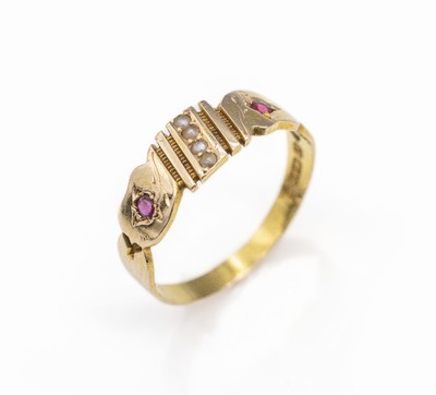 9 kt Gold Rubin-Perl-Ring, England um 1900, RG 375/000, 2 kl. rundfacett. Rubine, Perlchenbesatz, total ca. 2.3 g, RW 57