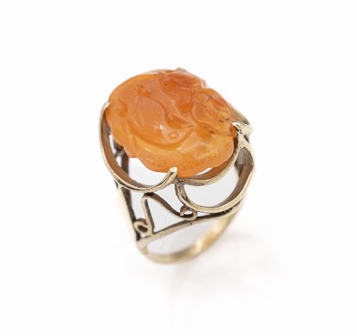 9 kt Gold Karneol-Ring, GG 375/000, grav. Karneoleinlage mit grav. Vogel, Durchbrucharbeit, hoher Ringkopf mit bogenförm. Unterkaderung, total ca. ...
