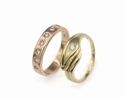 Konvolut 2 14 kt Gold Brillant-Ring, GG undRG 585/000, 1 x GG mit einzelnem Brillant ca. 0.07 ct Weiß/si, RW 58, und 1 x RG mit 7 Brillanten zus. ...