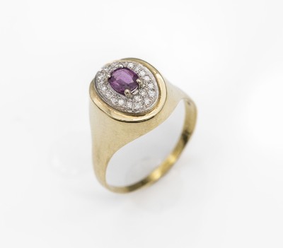 14 kt Gold Turmalin-Diamant-Ring, GG 585/000, ovalfacett. Turmalin ca. 0.75 ct umgeben von 22 in WG gefassten Diamanten zus. ca. 0.11 ct Weiß/si-p, ...