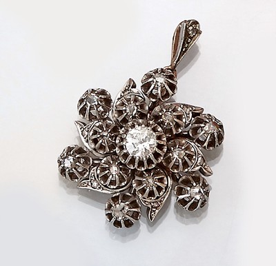 Diamant-Anhänger, wohl Niederlande um 1870/80, Silber und GG 585/000, mittig mit einem Altschliffdiamant und 12 Diamantrosen zus. ca.0.78 ct ...