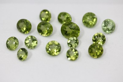 Lot lose facett. Peridots, zus. 21.55 ct, in versch. Schliffformen, überwiegend oval undrund