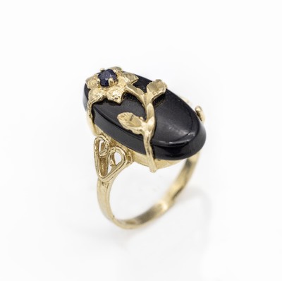 14 kt Gold Onyx-Ring mit aufgelegter Blüte, GG 585/000,, polierte Onyxplatte, Blütenstempel aus facett. Onyx, total ca. 3.9 g, RW 54