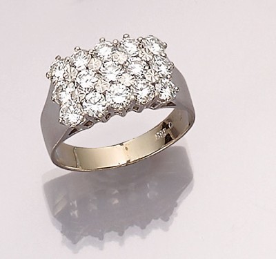 14 kt Gold Brillant-Ring, WG 585/000, 15 Brillanten zus. ca. 2.0 ct feines Weiß/vs, ca.5.3 g, RW 57.5