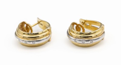 Paar 18 kt Gold Brillant-Ohrcreolen, GG/WG 750/000, insg. 12 in WG gefasste Brillanten zus. ca. 0.24 ct Weiß/si, total ca. 16.1 g
