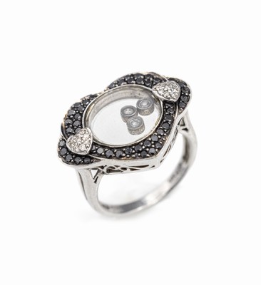 14 kt Gold Brillant-Ring, WG 585/000, herzförmiger Ringkopf, 21 Brillanten zus. ca. 0.12 ct Weiß/p (3 bewegl. hinter Glas), und 46 schwarze ...