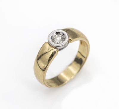 14 kt Gold Brillant-Ring, GG/WG 585/000, einzelner in WG gefasster Brillant ca. 0.15 ctWeiß/si, RW 57, ca. 4.1 g