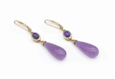9 kt Gold Amethyst-Ohrhänger, GG 375/000, 2Cabochons und 2 bewegl. abgehängte Pampeln, L.ca. 4.5 cm