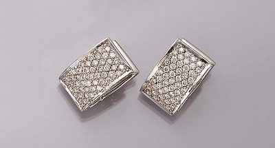 Paar 18 kt Gold Brillant-Ohrcreolen, WG 750/000, insg. 141 Brillanten zus. ca. 1.80 ctWeiß/si (seitl. 1 Brillant fehlend), ca. 14.3 g