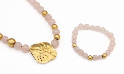 14 kt Gold Rosenquarz-Schmuckset, GG 585/000, best. aus: Collier, mit Rubin -Wechselschließe, abstrakt, 8 kl. rundfacett. Rubine, ...