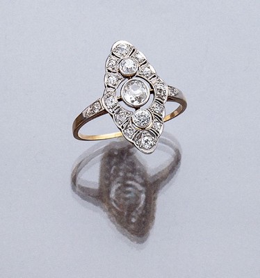 14 kt Gold Art Deco Diamant-Ring, GG 585/000 gepr., um 1920, Schiffchenring, Ringkopf platiniert, mittig Altschliffdiamant ca. 0.40 ct Weiß/p, 16 ...