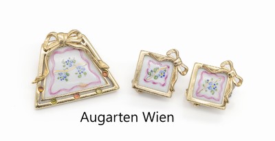 Schmuckset mit Porzellanmalerei, 925er Silber verg., Manufaktur Augarten Wien, best. aus: Brosche/Anhänger und ein Paar Ohrclips, schlichte ...