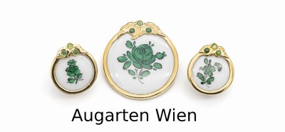 Schmuckset mit Porzellanmalerei, 925er Silber verg., Manufaktur Augarten Wien, best. aus: 1 Brosche und 1 Paar Ohrclips, schlichte Gestaltung mit ...