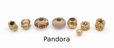 7 14 kt Gold PANDORA-Charms, GG 585/000, inversch. Formen, 1 X kl. Mädchen, 1 x kl. Junge, 1 x abstrakt mit 2 kl. Brillanten, 1 x mit bewegl. ...