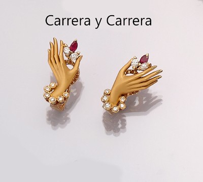 18 kt Gold CARRERA Y CARRERA Brillant-Rubin -Ohrstecker, GG 750/000, in der Form zweierHände, insg. 2 Rubin-Navettes zus. ca. 0.12 ct, 4 ...