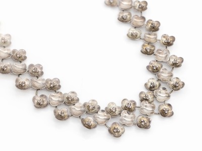 Blütencollier, deutsch 1930er Jahre, 800er Silber, einzelne Blüten auf Ringe gelötet, mit Ösen verbunden, ausgefallen, L ca. 45 - 50cm