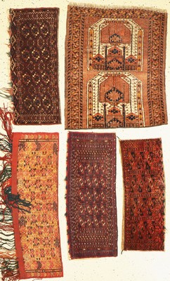 4 Torbas & 1 Fragment, Turkmenistan, um 1900, Wolle auf Wolle, ca. 104 x 33 cm, EHZ: 3