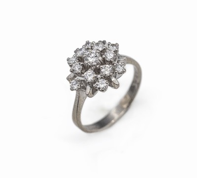 Platin-Brillant-Ring, PT 950/000, blütenförm. Ringkopf mit 13 Brillanten zus. ca. 0.80 ct Weiß/si, RW 48, ovale Ringschiene,ca. 5.0 g