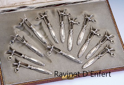 12 Wachtelbeinhalter, 950er Silber, Frankreich um 1900, reiner Jugendstil, Gebrauchsteile Messing versilbert, Hersteller Ravinet D'Enfert, in ...