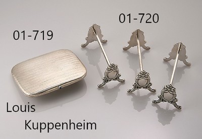 12 Messerbänke, Metall versilbert, wohl Frankreich um 1900, Barockstil, freie Monogrammfelder, Punzen verschlagen und ungedeutet, in orig. Etui