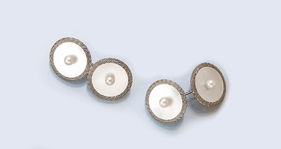 Paar 9 kt Gold Jugendstil Manschettenknöpfe, um 1920, WG 375/000, 4 kl. Perlen in Perlmuttscheibe eingelassen, D. ca. 1.5 cm