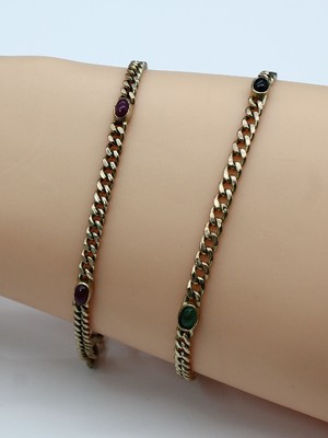 Konvolut 2 8 kt Gold Farbstein-Armbänder, GG 333/000, 1 x mit 4 ovalen Rubin-Cabochons, L. ca. 19.5 cm, und 1 x mit ovalen Rubin-, Saphir- und ...