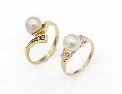 Konvolut 2 14 kt Gold Zuchtperl-Diamant-Ringe, GG 585/000, 1 x Zuchtperle, D. ca. 7.1 mm und 2 kl. 8/8-Diamanten, RW 56, und 1 x Zuchtperle, D. ca. ...