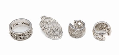 Konvolut mit Diamanten, 925er Silber, best. aus Ring, RW 54, Mittelschiene drehbar, Clipanhänger und Paar Klappcreolen mit Diamanten zus. ca. 1.00 ...