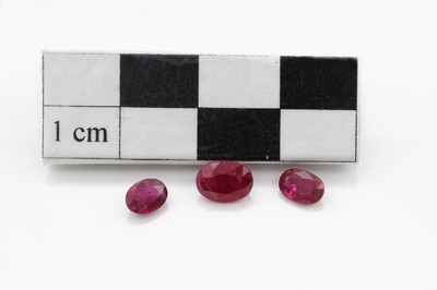 Lot ovalfacett. Rubine zus. ca. 9.68 ct