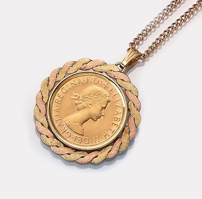 14 kt Gold Münzanhänger, GG/RG 585/000, 1 Sovereign, Elisabeth II, 1966, Fassung bicolorschauseitig sat., rückseitig pol., D. ca. 3 cm, an Kette ...