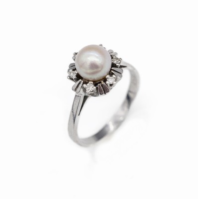 14 kt Gold Perl-Diamant-Ring, WG 585/000, mittig Zuchtperle, D. ca. 7.3 mm, umgeben von 6 8/8-Diamanten zus. ca. 0.12 ct (grav.) Weiß/si, RW 56, ...