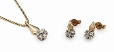 14 kt Gold Brillant-Schmuckset, GG/WG 585/000, best. aus 1 Paar Ohrstecker und 1 Anhänger, an Venezianer-Kette, L. ca. 54 cm, Federringschließe, ...