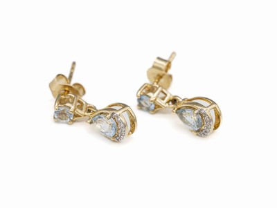 Paar 14 kt Gold Aquamarin-Ohrstecker, GG 585/000, bewegl. gearbeitet, insg. 4 Aquamarine rund- bzw. tropfenförmig facett., zus. ca. 0.60 ct, und 10 ...