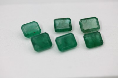Lot 6 lose Smaragde zus. ca. 16.67 ct, Treppenschliffe in versch. Größen