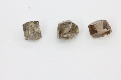 Lot 3 lose Rohdiamanten zus. ca. 3.54 ct