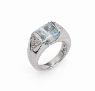 18 kt Gold Aquamarin-Brillant-Ring, WG 750/000, Aquamarin im Emerald Cut ca. 3.0 ct, 12 Brillanten zus. ca. 0.18 ct feines Weiß/vs,ca. 10.5 g, RW 52