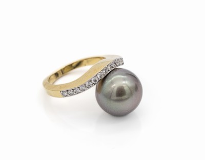 18 kt Gold Perl-Brillant-Ring, GG 750/000, Tahitizuchtperle D. ca. 13.4 mm, 17 Brillantenzus. ca. 0.36 ct Weiß/si, ca. 11.3 g, RW 55