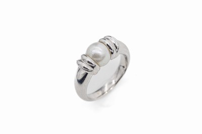 18 kt Gold Perl-Ring, WG 750/000, weiße Zuchtperle D. ca. 7.7 mm, ca. 7.1 g, RW 51