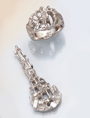 Schmuckset Ring und Anhänger, 925er Silber, Meistermarke JUHLS, Kautokeino/Norwegen, Handarbeit, typ. Design dieser Silberwerkstätte, L. ca. 4.5 ...