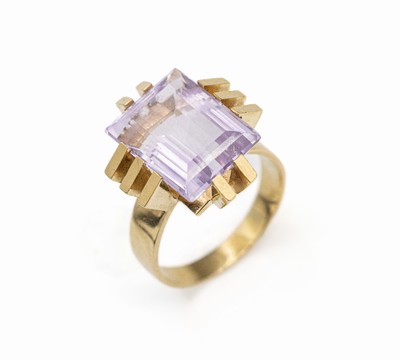 14 kt Gold Amethyst-Ring, GG 585/000, gepr., heller Amethyst im Emerald Cut, außergewöhnliche Ringfassung, total ca. 11.5 g, RW 63