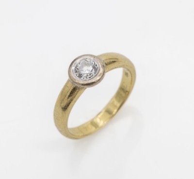 18 kt Gold Brillant-Ring, GG/WG 750/000, Brillant ca. 0.50 ct feines Weiß-Weiß/vs-si, ca. 5.6 g, RW 55