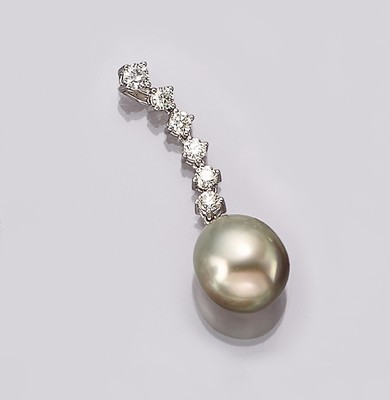 18 kt Gold Brillant-Perl-Anhänger, WG 750/000 gepr., silbergraue Tahitizuchtperle, D. ca. 12,5 mm, 6 Brillanten zus. ca. 0,90 ct Weiß/si, L. ca. 4 ...