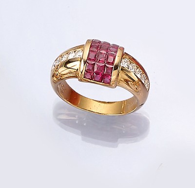 18 kt Gold Rubin-Brillant-Ring, GG 750/000,mittig facett. Rubine im invisible setting zus. ca. 1,92 ct grav., besch., 10 Brillanten zus. ca. 0,46 ct ...