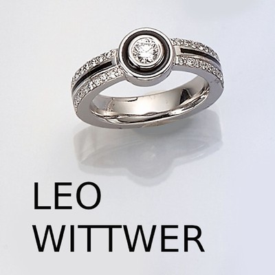 18 Kt Gold LEO WITTWER Brillant-Email-Ring, WG 750/000, schwarz emailliert, Brillanten zus. ca. 0,50 ct Weiß/si, ca. 10,8 g, sign. RW 53