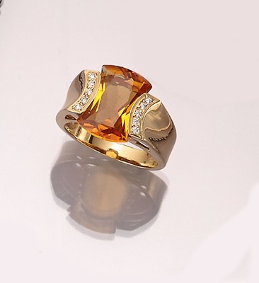 14 kt Gold Citrin-Brillant-Ring, GG 585/000, Citrin im Phantasieschliff ca. 4,00 ct, 10 Brillanten zus. ca. 0,10 ct Weiß/si, total ca. 6,8 g, RW 56