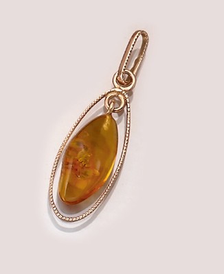 14 kt Gold Baltischem Bernstein-Anhänger, GG 585/000, mit großer Ameise und 8 winzigen Collembola (Springschwänze), perfekt platziert49 Millionen ...