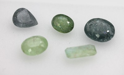 Konvolut 5 Paraiba-Turmaline mit AIG Expertise, 1 x Achteck-Schliff ca. 5.35 ct; 1 x ovalfacett. ca. 6.74 ct; 1 x ovalfacett. ca. 10.86 ct; 1 x ...