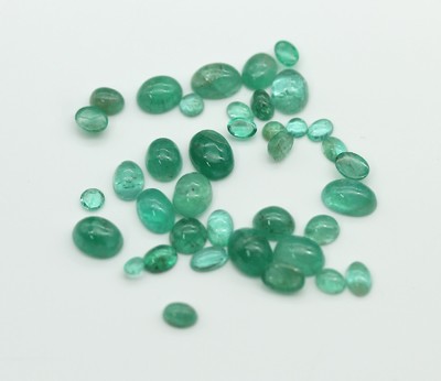 Lot lose Smaragde, ca. 15.6 ct, Cabochons in versch. Größen, z. T. Kerben